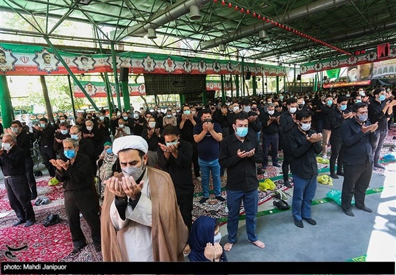 اقامه نماز ظهر عاشورا در آسایشگاه جانبازان اصفهان به روایت تصویر