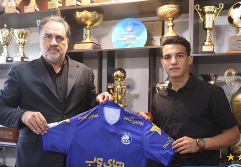Esteghlal Completes Signing of Hosseinnzadeh