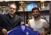 Zobeir Niknafs Signs for Esteghlal