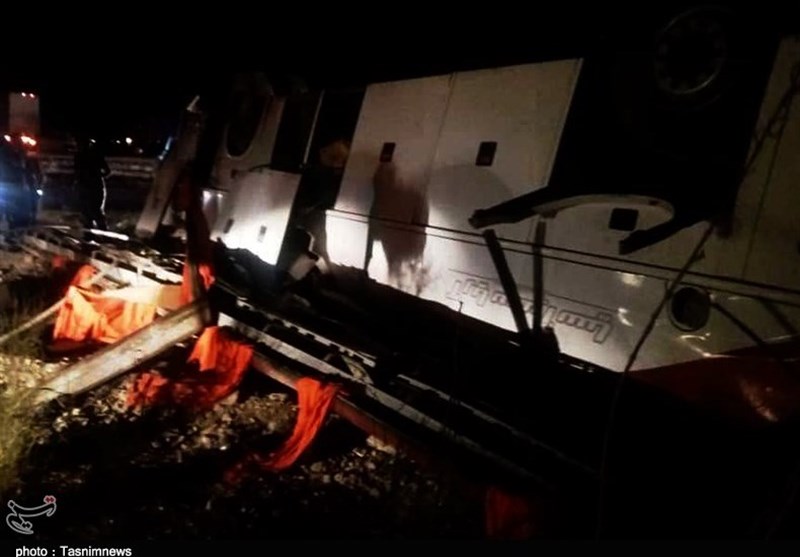 واژگونی اتوبوس در محور بین‌المللی تهران-مشهد با 34 مصدوم+ تصاویر