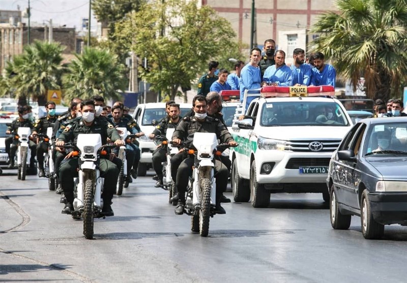 گرداندن سارقان مسلح در خیابان‌های شهر خرم‌آباد+ فیلم