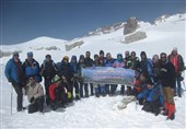 صعود کوهنوردان ارتش به قله دماوند/ برگزاری کلاس‌های آموزشی برای آمادگی کامل