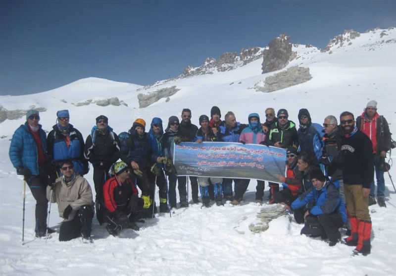 صعود کوهنوردان ارتش به قله دماوند/ برگزاری کلاس‌های آموزشی برای آمادگی کامل