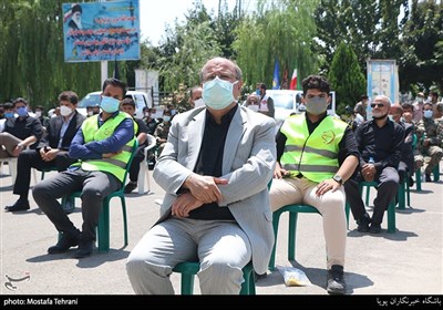 دکتر زالی رئیس ستاد مقابله با کرونا در تهران در بازدید از فعالیت های ناحیه مقاومت بسیج مالک اشتر در طرح شهید سلیمانی 