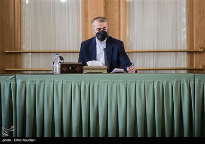 حسین امیرعبداللهیان وزیر امور خارجه جدید جمهوری اسلامی ایران در نشست مشترک وزارت خارجه و وزارت بهداشت