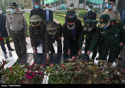 حضور امیر سرتیپ آشتیانی دردفتر وزارت دفاع و دیدار با امیر سرتیپ حاتمی