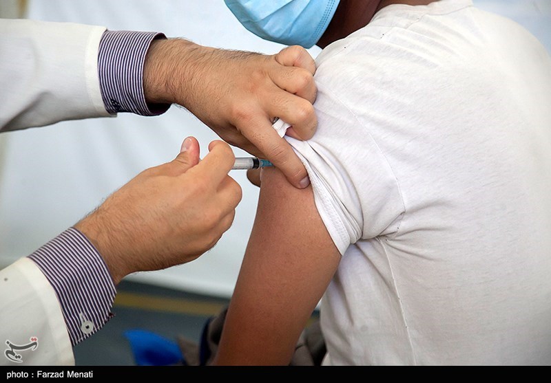 استاندار کرمان: محدودیت خدمات اجتماعی برای کسانی که واکسن کرونا نزنند قائل می‌شویم