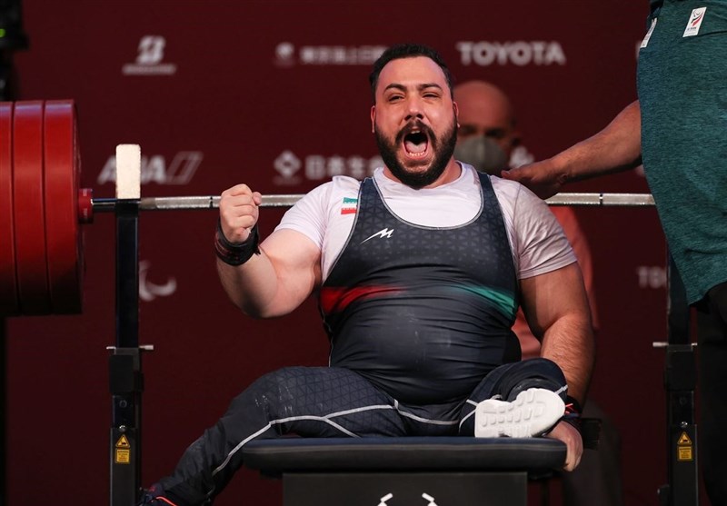 Powerlifter Rostami Claims Iran’s First Gold at Paralympics