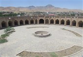 «تاج آباد»؛ منحصر به فردترین کاروانسرای ایران در روستایی با «کوچه‌های کتاب‌خوان»