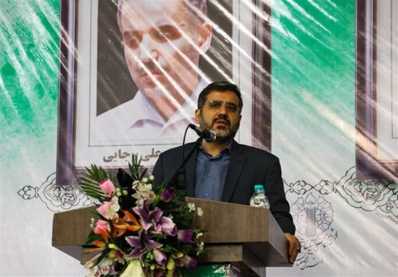 وزیر ارشاد در اصفهان: اعتقادی به دوقطبی‌های کاذب ندارم/ &quot;هنر&quot; را از انحصار خارج می‌کنیم/ همه اهالی فرهنگ‌و‌هنر در دولت جا دارند