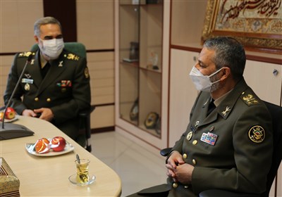  فرمانده کل ارتش با وزیر دفاع دیدار کرد 