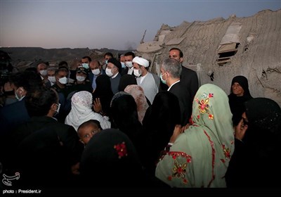 حضور و گفتگوی رئیس جمهور با حاشیه نشینان شهر چابهار