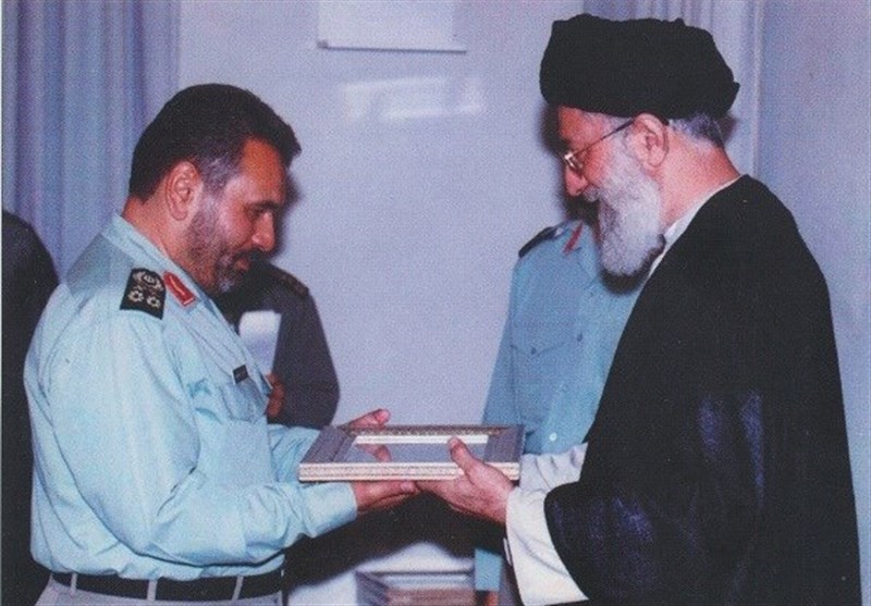 دستخط تقدیرِ فرمانده کل قوا از سرلشکر فیروزآبادی در سال 74+ عکس