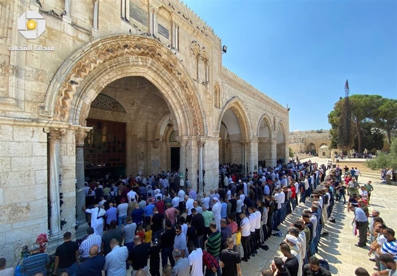 مشارکت 45 هزار نمازگزار فلسطینی در مسجد الاقصی/ درگیری در نابلس