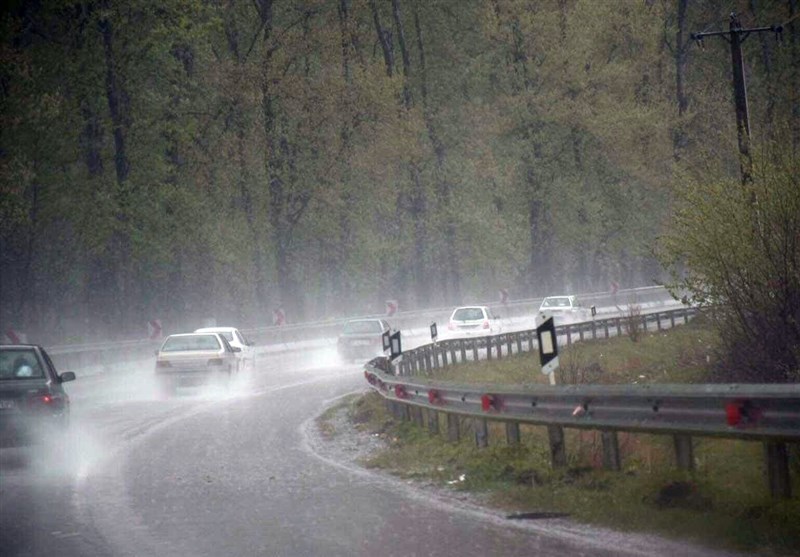 شرایط جوی جاده‌های کناره استان مازندران بارانی و سطح آن لغزنده است