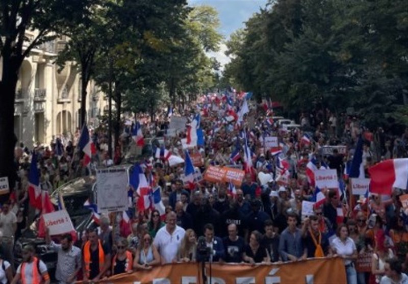 Thousands Flood Streets of Paris to Protest against COVID-19 Health Passes (+Video)