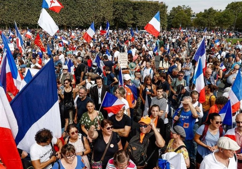 برگزاری اعتراضات ضد قواعد کرونایی در فرانسه برای هشتمین هفته متوالی