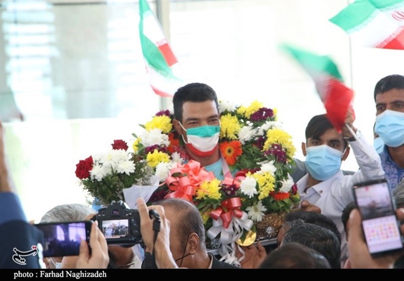 استقبال از &quot;سعید افروز&quot; مرد طلایی پارالمپیک استان کرمان به روایت تصویر
