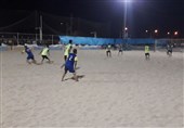 نبود حمایت درست زمینه‌ساز نابودی ورزش فوتبال ساحلی استان مرکزی می‌شود