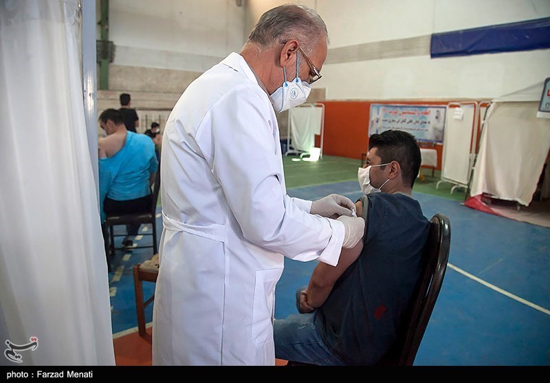 انگلستان و آمریکا حتی یک دوز واکسن هم به ایران نمی‌دادند