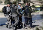 قوات العدو الصهیونی تشن حملة اعتقالات بالضفة الغربیة