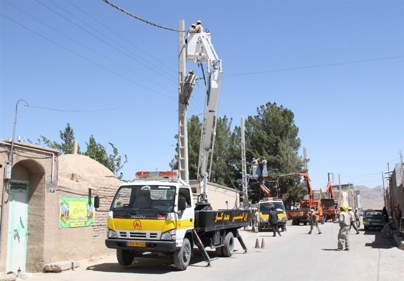 اجرای 212کیلومتر شبکه کابل خودنگهدار در شهرستان درمیان