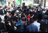 حضور آیتالله رئیسی در گلزار شهدای بیرجند و گفت و گو با خانواده معظم شهدا