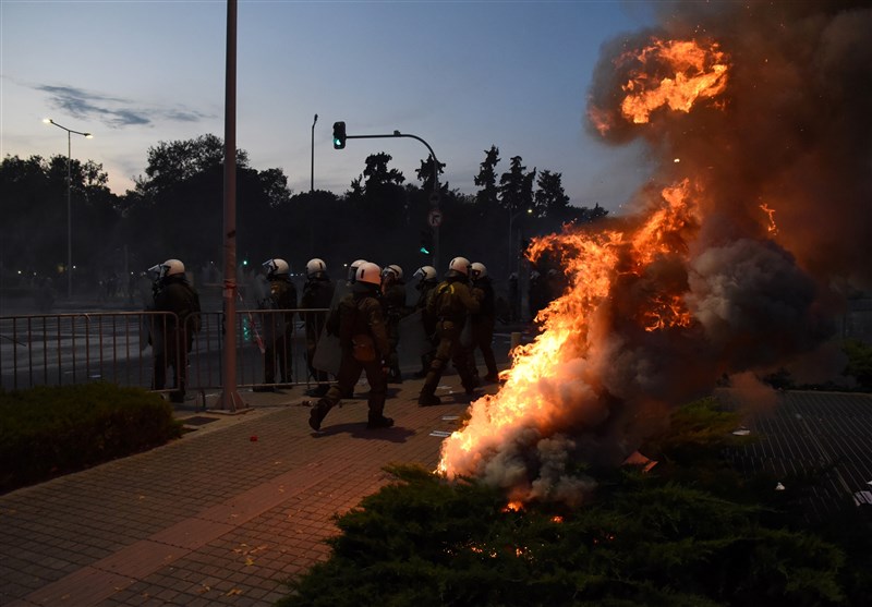 Anti-COVID Vaccine Protesters Clash with Police in Greece