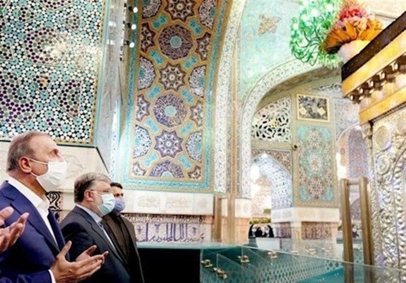 Irak Başbakanı, İmam Rıza (s.a) Türbesi&apos;ni Ziyaret Etti