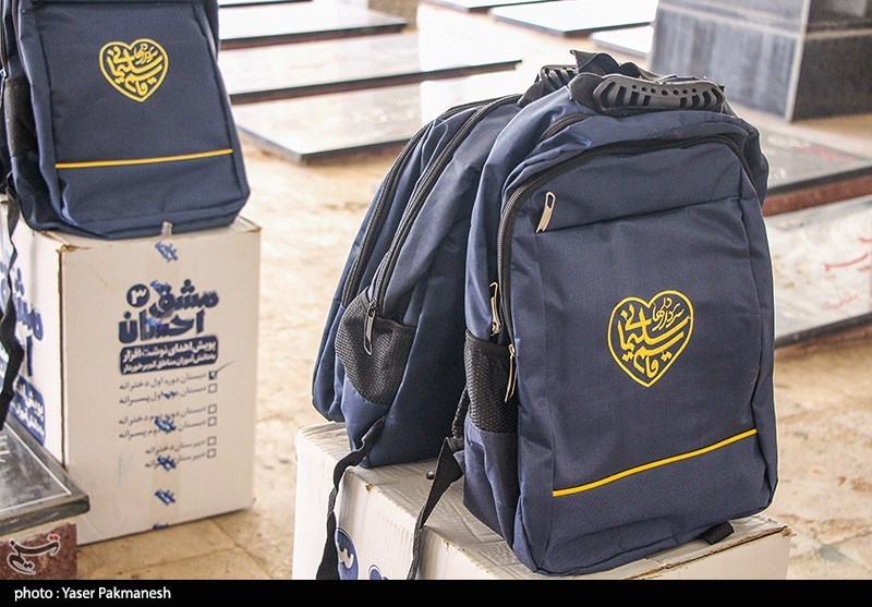 5400 بسته کمک آموزشی به دانش‌آموزان کم‌بضاعت استان کردستان اهدا شد