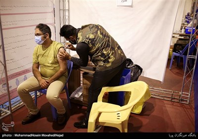 واکسیناسیون شبانه روزی در سوله بحرانِ بزرگراه کردستان تهران