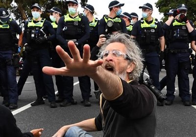  درگیری شدید پلیس استرالیا و معترضانی که دیگر طاقت قرنطینه ندارند 