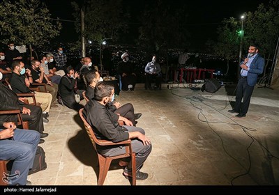 روایتگری حاج حسین یکتا در کهف الشهداء تهران در حاشیه مراسم رونمایی از مستند دستمال سرخها 