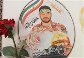 گفتوگو با خانواده شهید گیلانی مدافع حرم «جمال رضی»؛ شهیدی که فرزندش مقابلِ فرزندان شهدا "عمو" صدایش میزد + فیلم