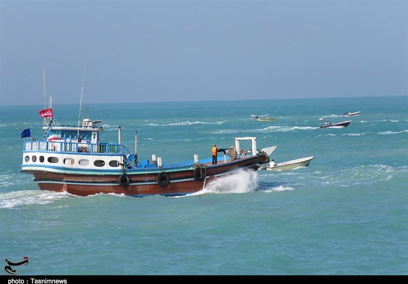توقیف شناور حامل کالای قاچاق در خلیج فارس/ 6 ‌قاچاقچی بازداشت شدند