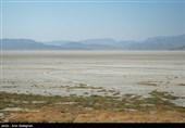دریاچه بختگان و خشکسالی ناشی از آن به علت خشکسالی و کشت بی رویه در کشاورزی 