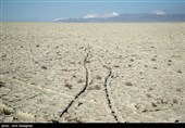 دریاچه بختگان و خشکسالی ناشی از آن به علت خشکسالی و کشت بی رویه در کشاورزی 