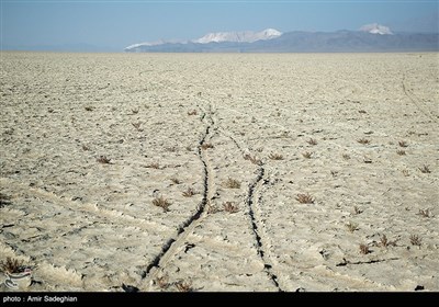 دریاچه بختگان و خشکسالی ناشی از آن به علت خشکسالی و کشت بی رویه در کشاورزی 