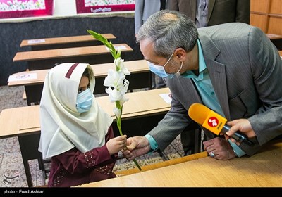 حضور علیرضا کاظمی سرپرست وزارت آموزش و پرورش در جشن شکوفه‌ها 