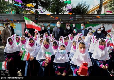 مراسم آغاز سال تحصیلی در دبستان دخترانه حضرت رقیه (س) رشت با حضور محمدباقر قالیباف رئیس مجلس شورای اسلامی