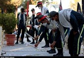 مراسم عطرافشانی مزار شهدا به مناسبت هفته دفاع مقدس در گلستان شهدای اصفهان به روایت تصویر
