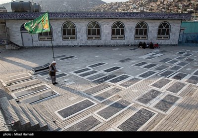 زیارت سخی در دامنه ی کوه آسمایی