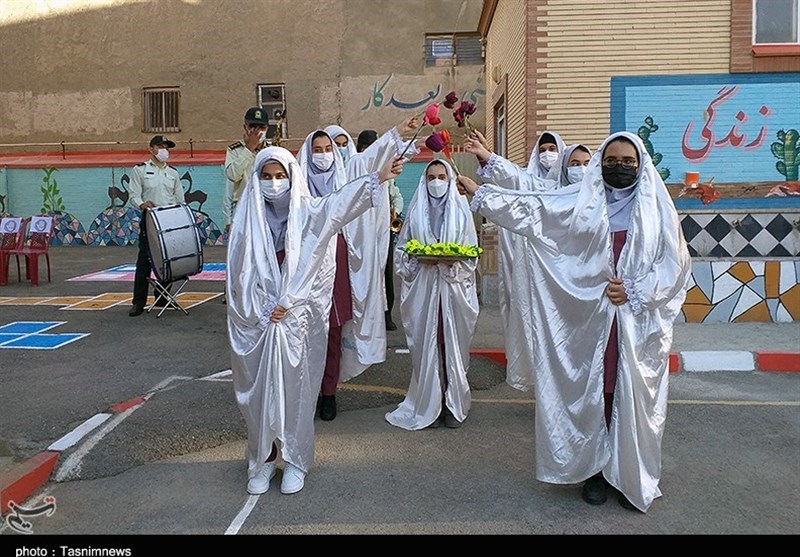 مدارس کیش با واکسیناسیون کامل دانش‌آموزان و معلمان بازگشایی می‌شود