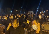 خانواده شهید بهبودیراد در ویژهبرنامه شبهای حماسه قم تقدیر شدند