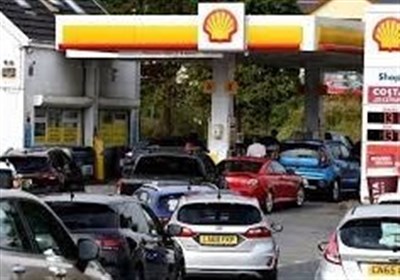  بحران سوخت در انگیس/ تشکیل صف‌های طولانی در پمپ بنزین‌ها 