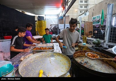 موکبهای خدمت رسانی به زائرین اربعین حسینی در اطراف بین الحرمین