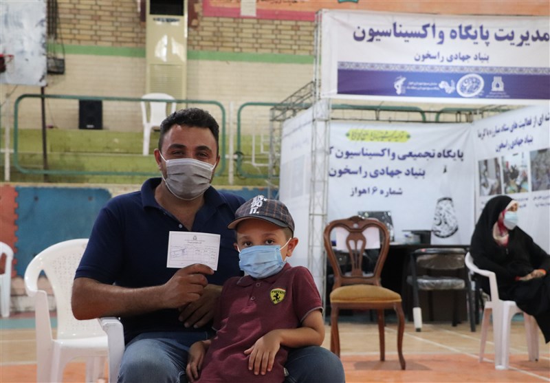 ثبت رکورد 2000 تزریق روزانه در پایگاه واکسیناسیون بنیاد جهادی راسخون اهواز+ تصاویر