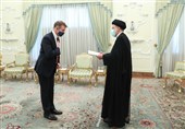 آیت‌الله رئیسی خطاب به سفیر جدید انگلیس: حقایق ایران را همانگونه که هست به مقامات خود منعکس کنید