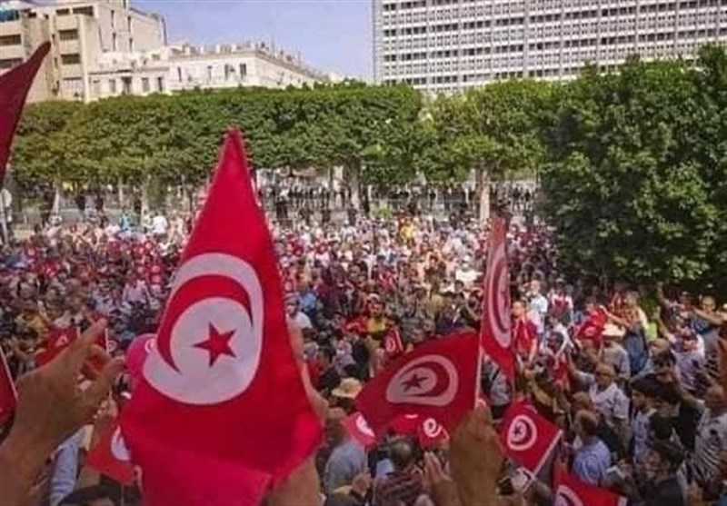 زورآزمایی خیابانی مخالفان و موافقان رئیس جمهور تونس