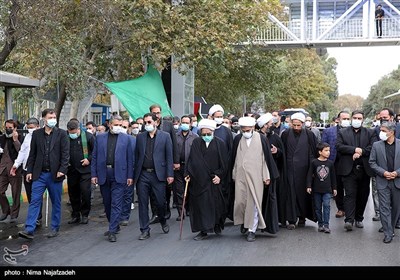 پیاده روی جاماندگان اربعین در مشهد